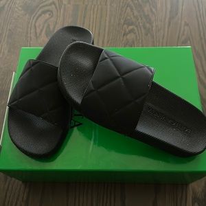 Bottega Veneta women’s slider sandal black SIZE 36 EUC